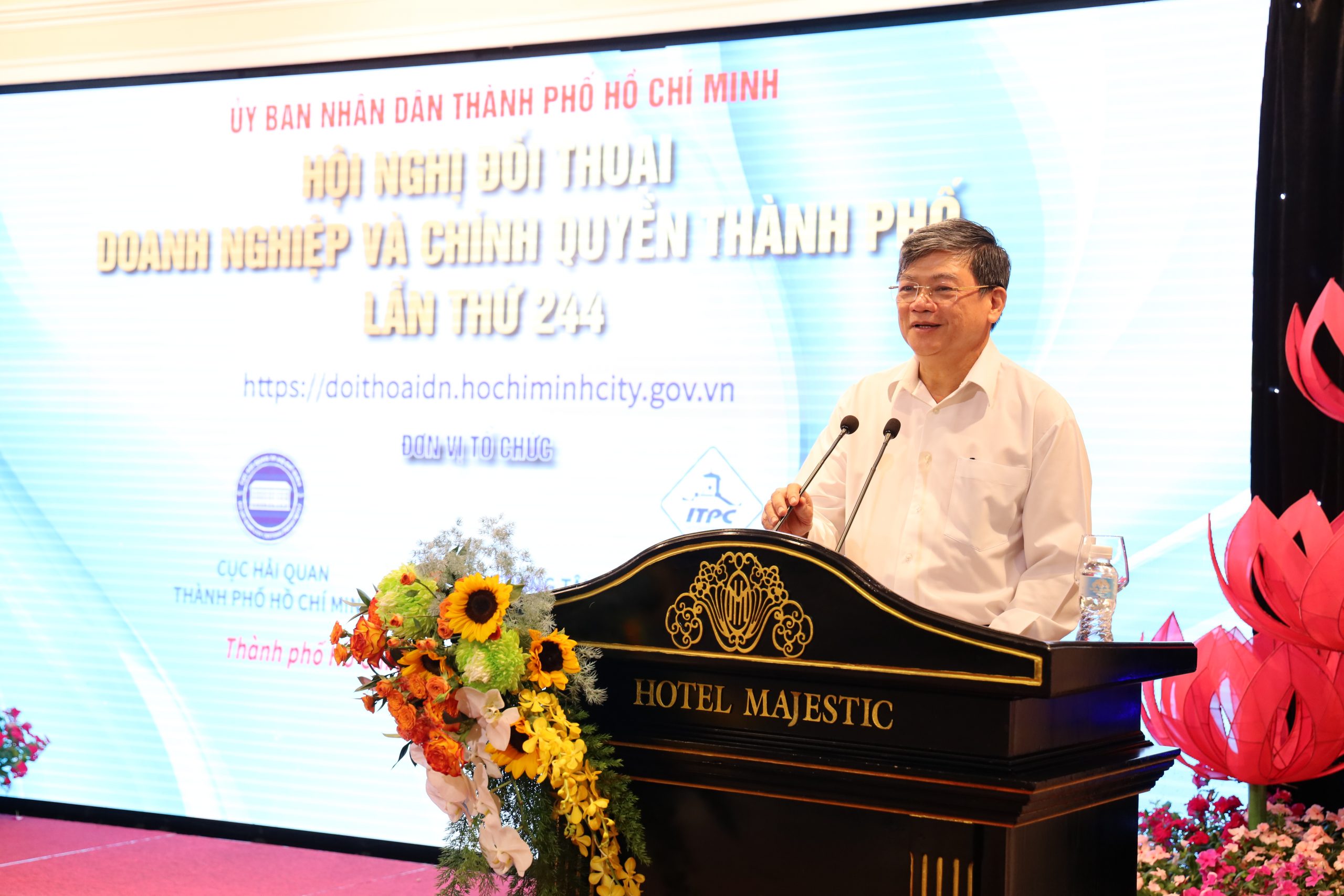 Phó Cục trưởng Cục Hải quan TPHCM Nguyễn Hữu Nghiệp phát biểu