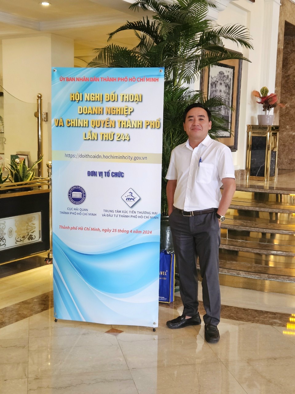 Anh Nguyễn Hùng PGĐ Rồng Á Châu tham gia đối thoại tại chương trình